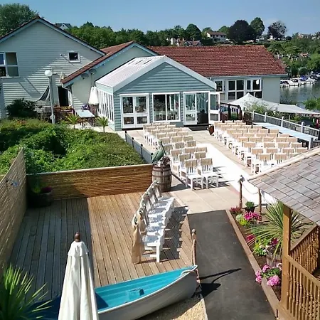 The Riverside 3*