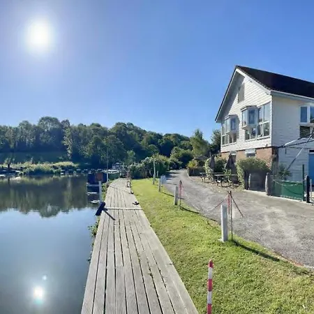 The Riverside 3*