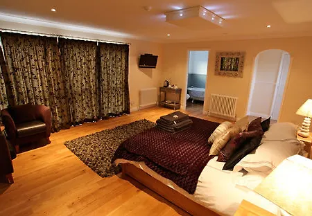 The Riverside 3*