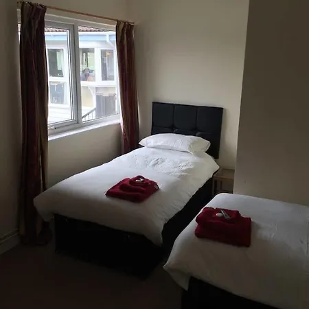 The Riverside Han/Misafirhane Saltford