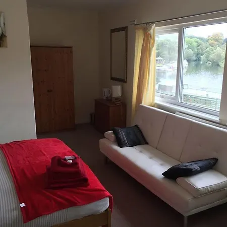 The Riverside 3* Saltford