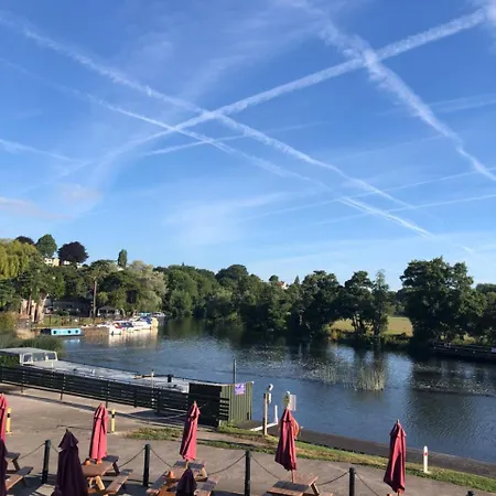 The Riverside 3*