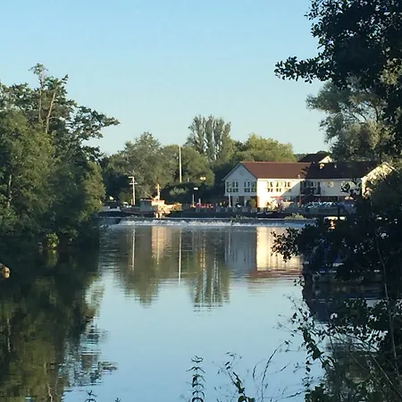The Riverside 3*